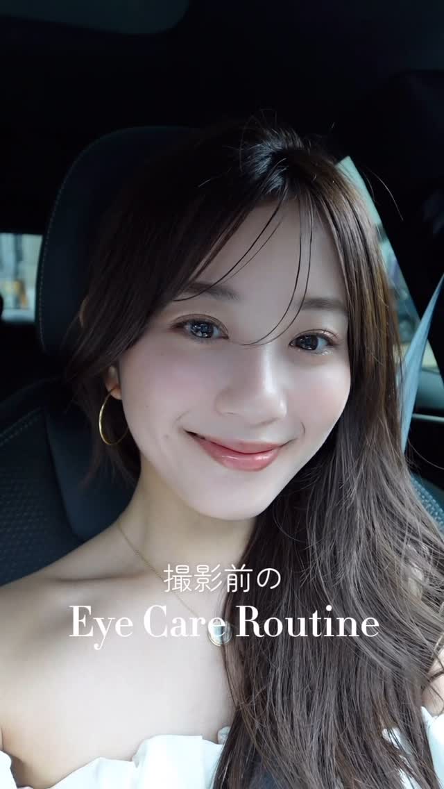 Instagram post by @y5__tji for Axxzia. Caption reads: "撮影や結婚式の日"って
誰だって自分史上最高のコンディションでいたいですよね✨

中でも、『目もと....