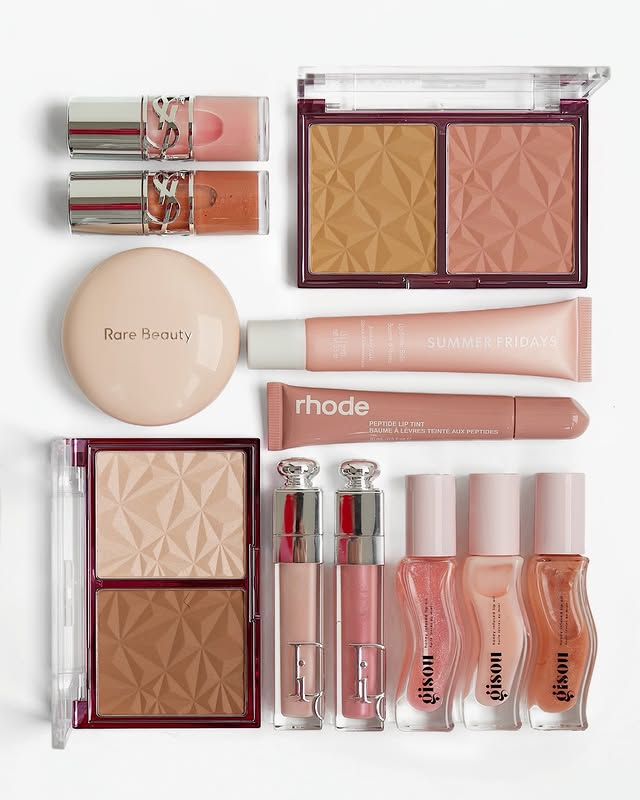 Instagram post by @cindyvdgraaf for Collection Cosmetics. Caption reads: [...] 🎀🥨 New in my makeup bag are the....