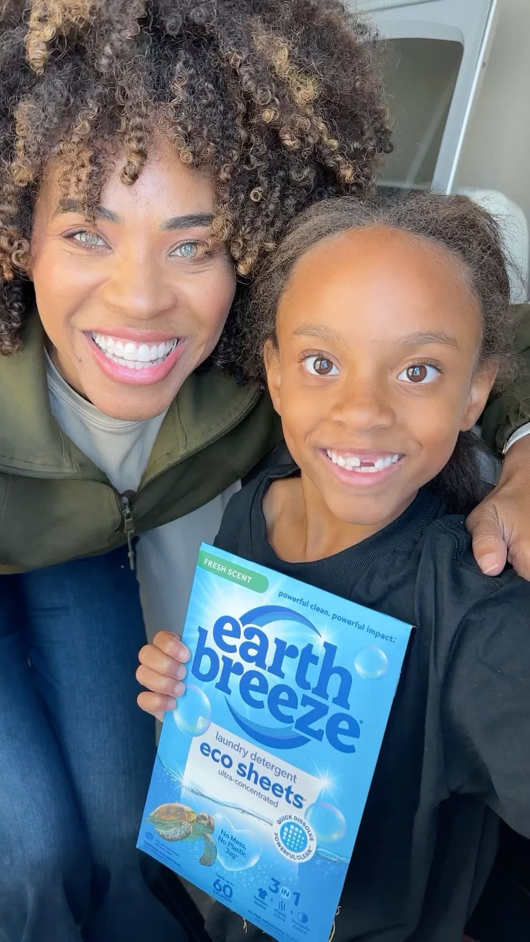 Instagram post by @chanteamcintyre for Earth Breeze. Caption reads: Switching to @myearthbreeze Eco Sheets was an easy....