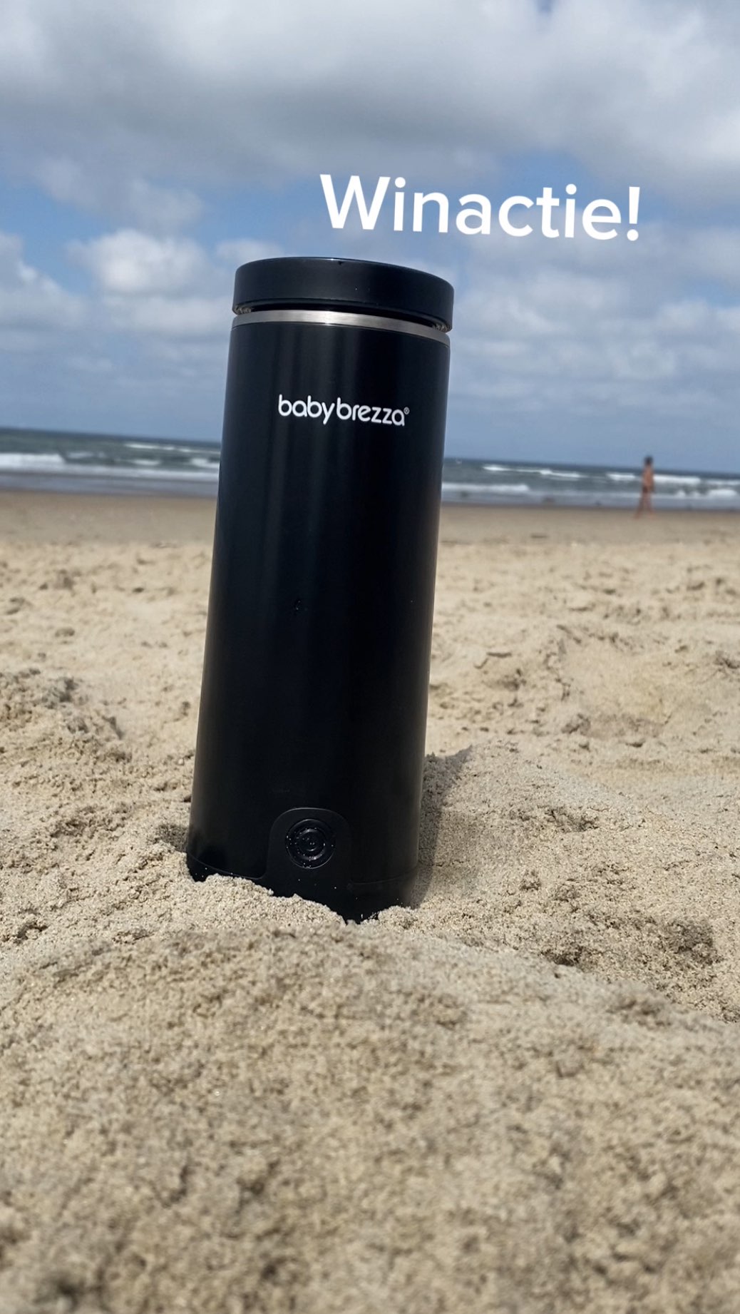 Instagram post by @pedagogischemama for Baby Brezza. Caption reads: Win de Baby Brezza Superfast Portable Bottle....