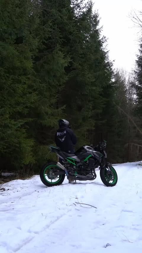 Instagram post by @mato.z900 for Cardo Systems. Caption reads: Cant Wait for the Summer… 🙏🏼☀️ • • • 🎧....