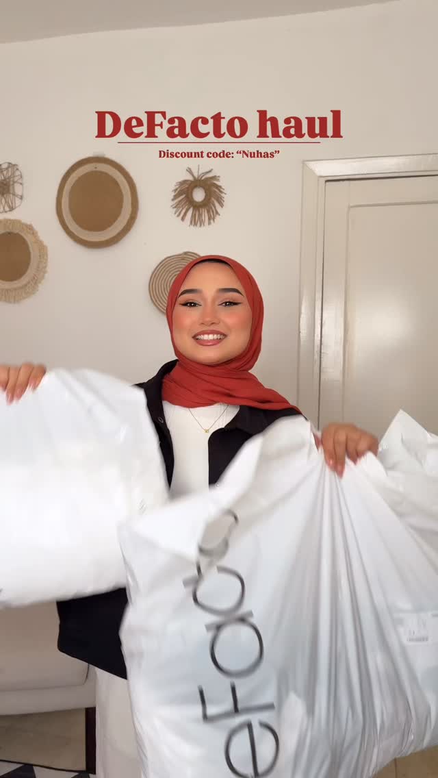 Instagram post by @nuha_shukry for DeFacto. Caption reads: DeFacto haul🛍️

up to 60% on DeFacto’s app &....
