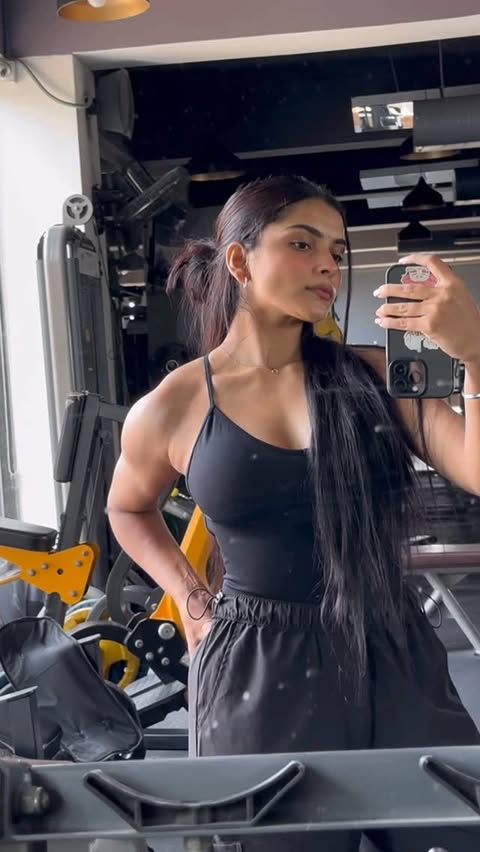 Instagram post by @_ishani_sanghavi for MuscleBlaze. Caption reads: Shoulders reserved for his bad....