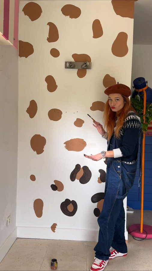 Instagram post by @juste_cree_le for BURGA. Caption reads: [...] ravie d’avoir reproduit ce motif léopard....