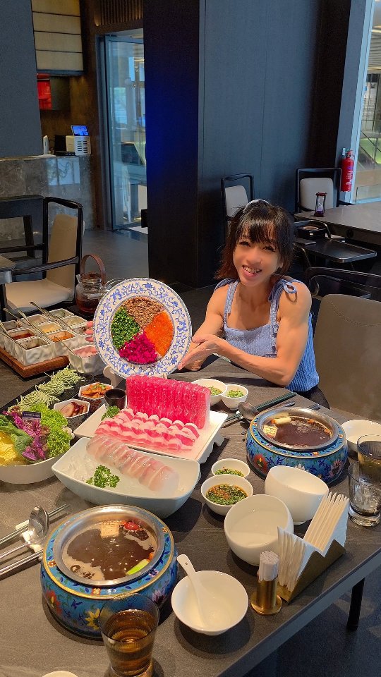 Instagram post by @zoey_belle_ for Singapore Travel Specialist by Dirgantara Fasa. Caption reads: Craving hot pot that hits different?
Say hello to....