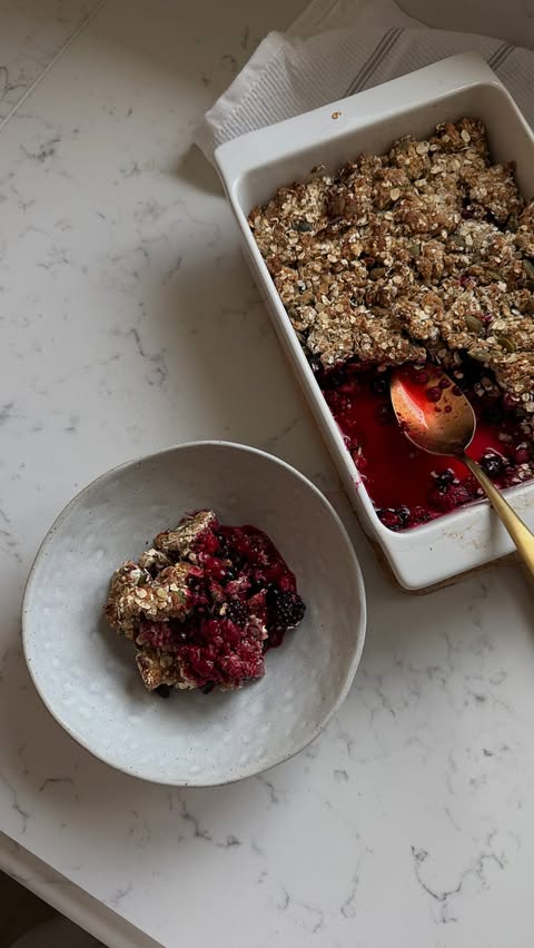 Instagram post by @ellena_fit for Women's Best. Caption reads: [...] 70g plain flour 70g oats 1 scoop @womensbest....