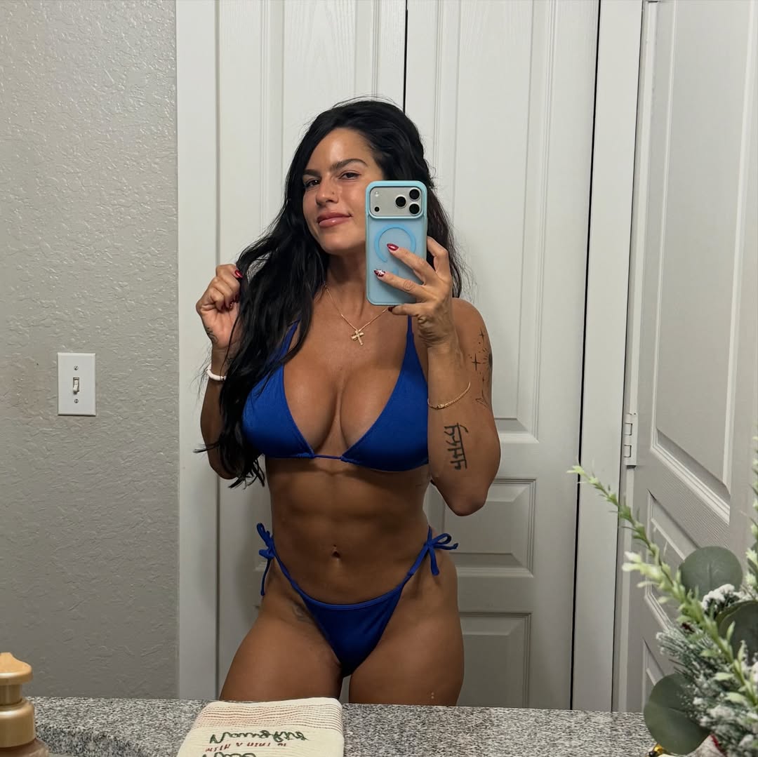 Instagram post by @janinefit11 for REDCON1. Caption reads: Tis the season 🎅

Muscle builder- @redcon1 -....