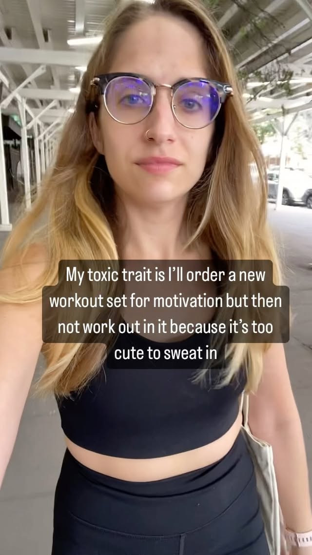 Instagram post by @saralememe for Harper Wilde. Caption reads: [...] biker shorts & a matching sports bra.....