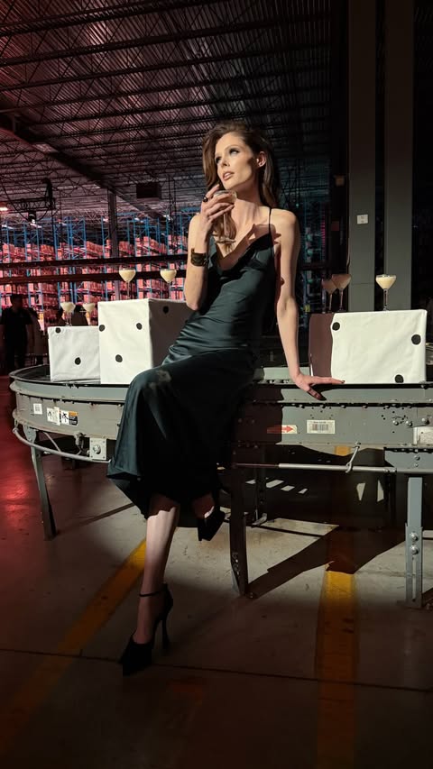 Instagram post by @cocorocha for Reitmans. Caption reads: [...] for one very chic reason… to celebrate....