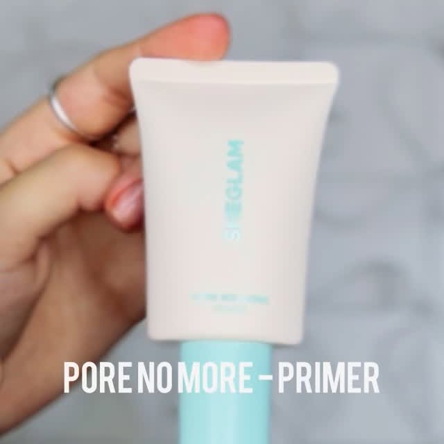 Instagram post by @thaycouuto for SHEGLAM OFFICIAL. Caption reads: Pele lisinha em segundos com o primer da Sheglam.....