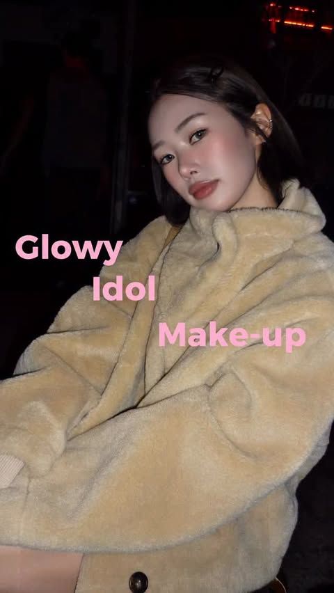 Instagram post by @jamiepark____ for GLOW. Caption reads: glowy idol makeup #광고 360도로 봐도 얼굴에서 광이 나요..✨ [...].
