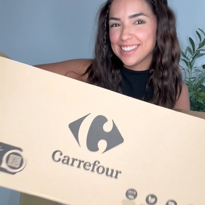 Instagram post by @luciasar94 for Carrefour. Caption reads: 🎉 ¡Todo para tu bebé está en @carrefoures !....