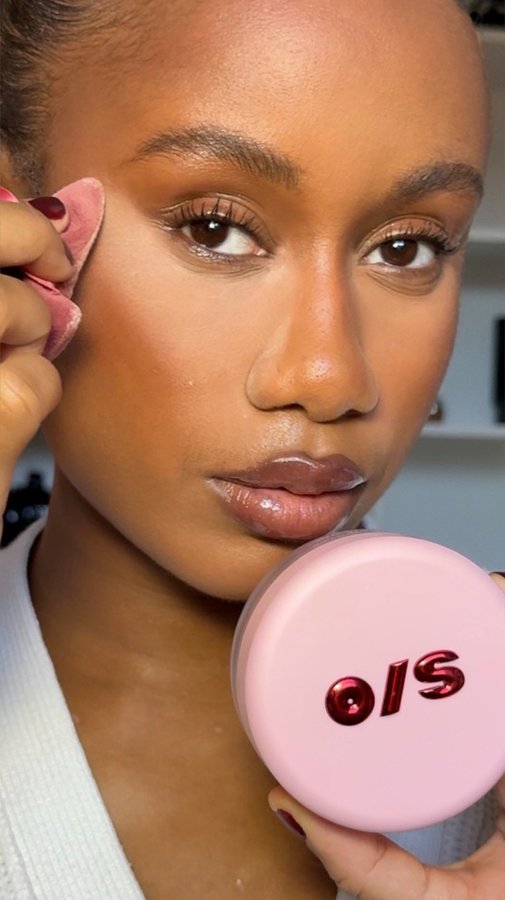 Instagram post by @zayitbemmel for FabFitFun. Caption reads: 🪩WINTER SPOILER🪩 Sleighing isn’t just for Santa....