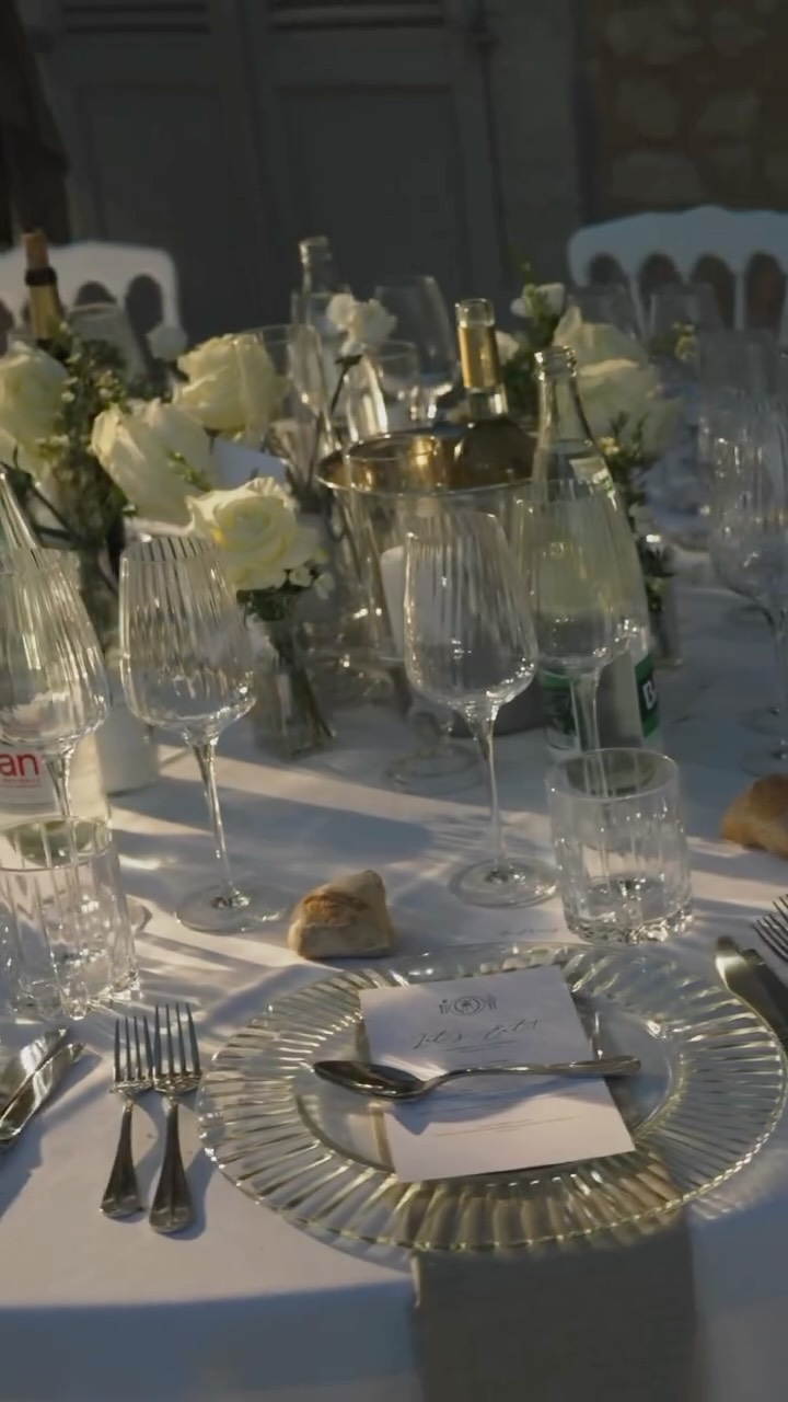 Instagram post by @lissakuehner for kartenmacherei. Caption reads: *Anzeige Vom Sitzplan bis zum Menü - die Papeterie....