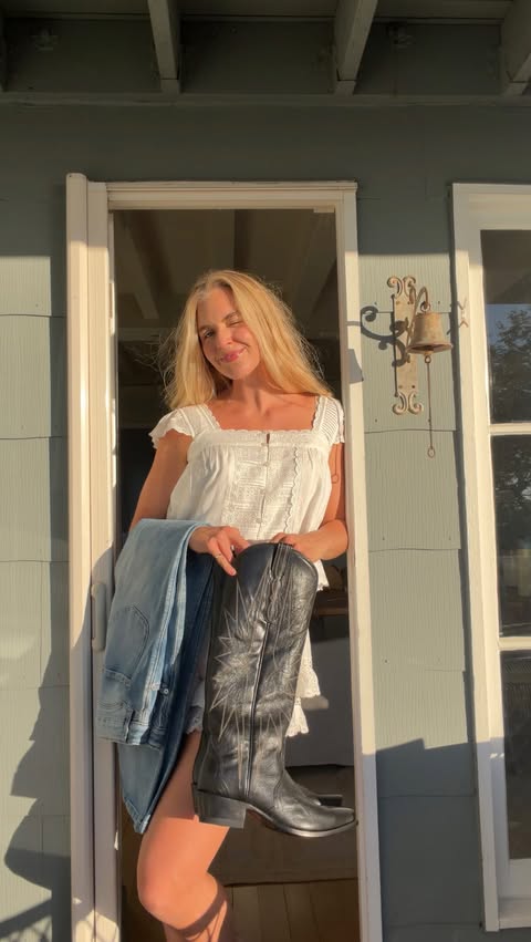 Instagram post by @amelia.edmondson for Tecovas. Caption reads: [...] every time ✨ in new denim by @tecovas!!....