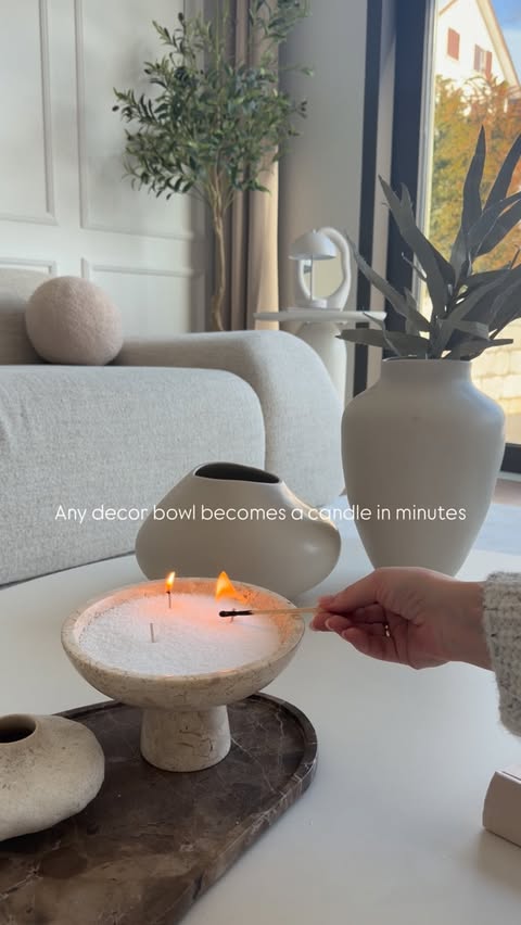 Instagram post by @the.home.code for Candlera Candle. Caption reads: [...] atmosphere.
This candle sand by....