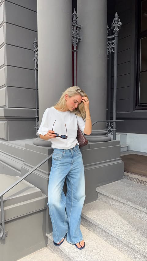 Instagram post by @annischolz for Replay. Caption reads: Anzeige - the denim is the outfit @replay 👖🤝🏼🤍.