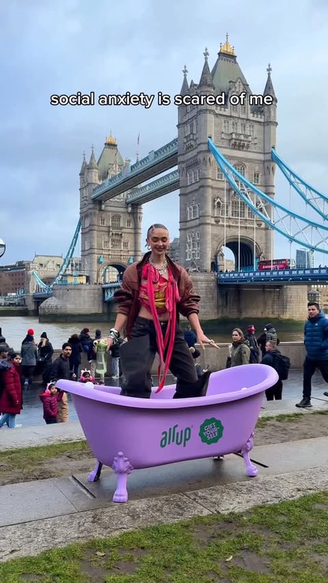 Instagram post by @paris.artiste for air up. Caption reads: Life feels better when you stop shrinking....