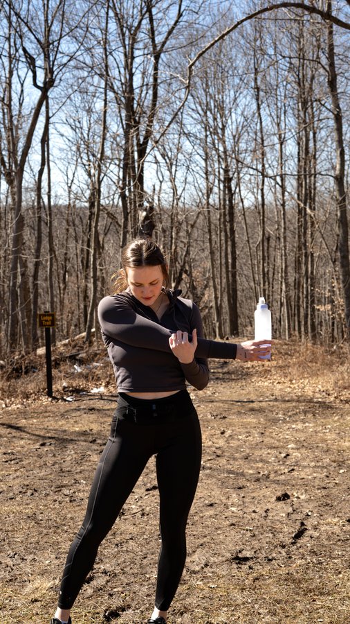 Instagram post by @taylrpetersn for FlipBelt. Caption reads: [...] favorite running leggings thanks to....