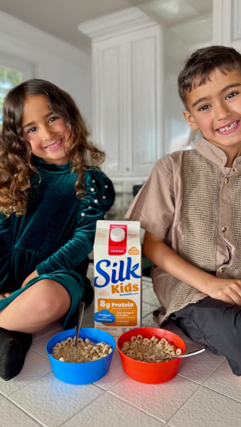 Instagram post by @mrslaurenromero for Silk. Caption reads: #SilkPartner Mornings in our house = loud,....