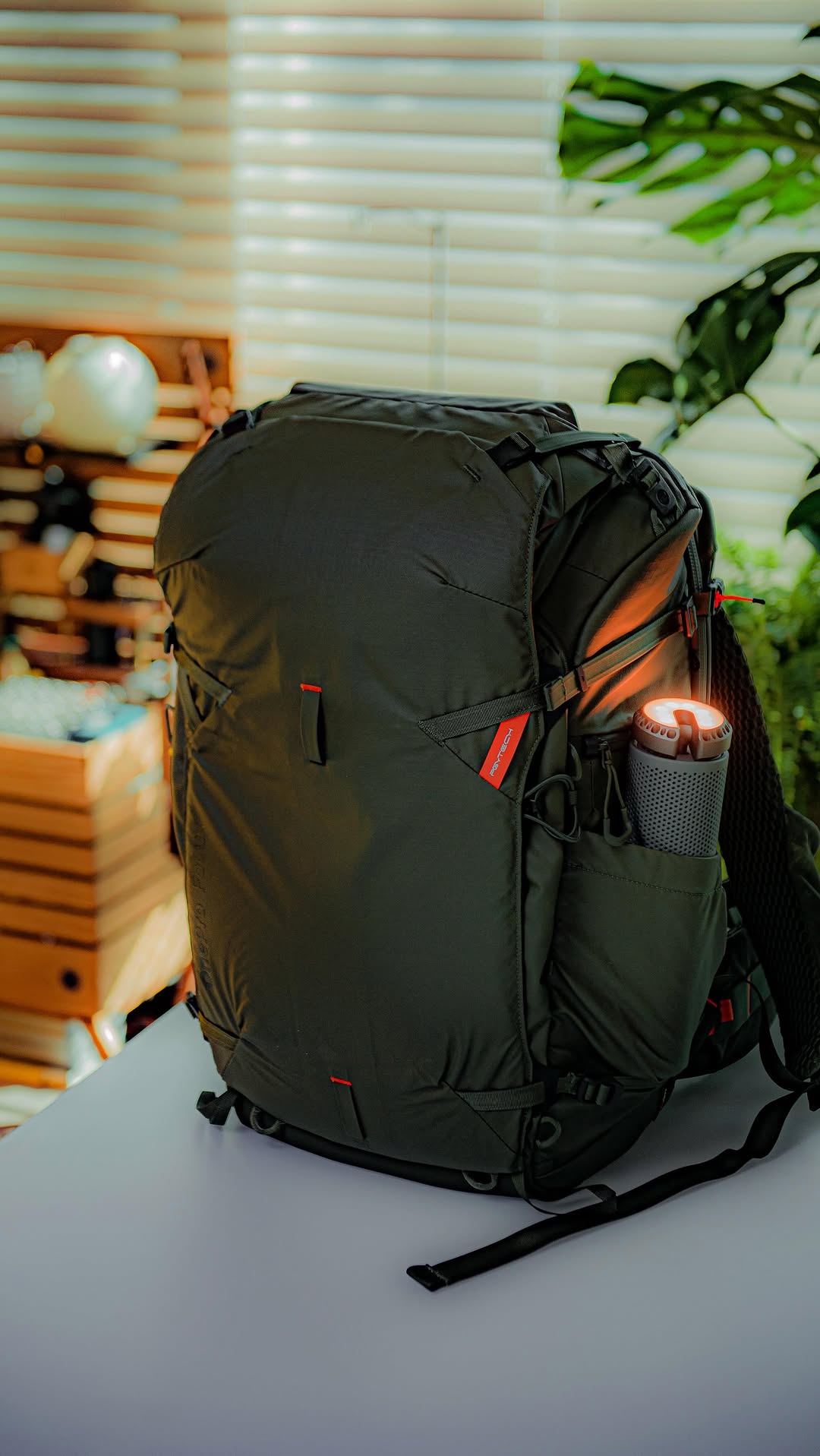 Instagram post by @lukas_sr for PGYTECH. Caption reads: [...] 아웃도어 용품까지 수납까지 할수 있어 ⛺️ 다방면으로 사용하기 좋은....