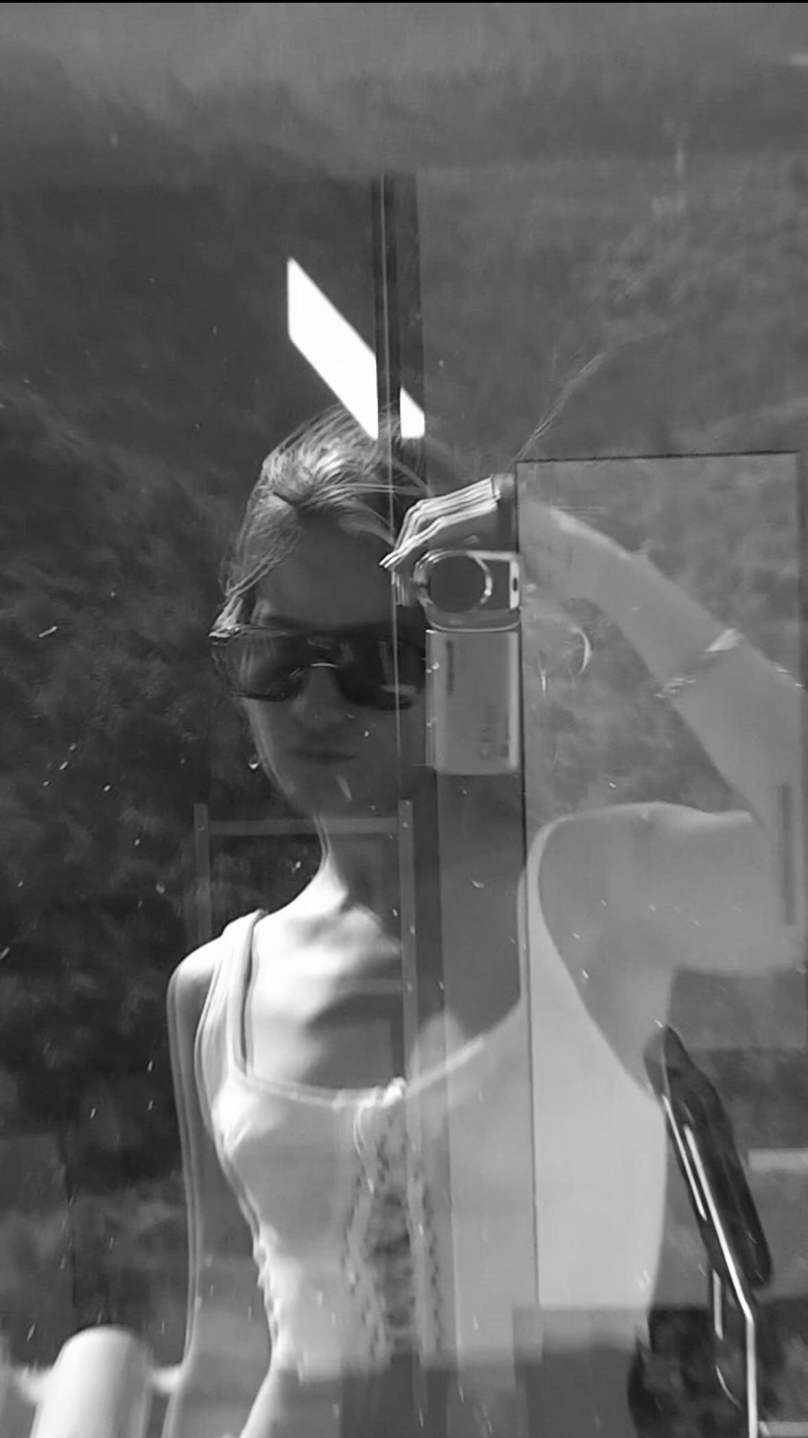 Instagram post by @minnahigh for Kapten Son. Caption reads: Anzeige – Slow mornings, golden fields & life in....