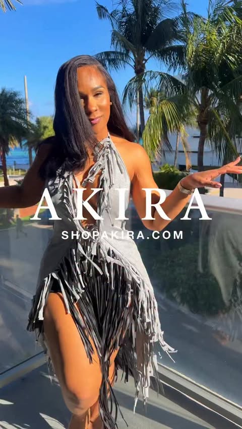 Instagram post by an influencer for AKIRA. Caption reads: [...] the Link in your inbox. @shopakira Summer....
