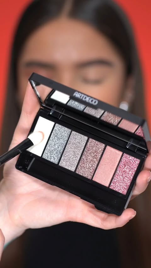 Instagram post by @artdeco_bih for Artdeco. Caption reads: [...] u @cmcosmeticmarket poslovnicama. #Artdeco....