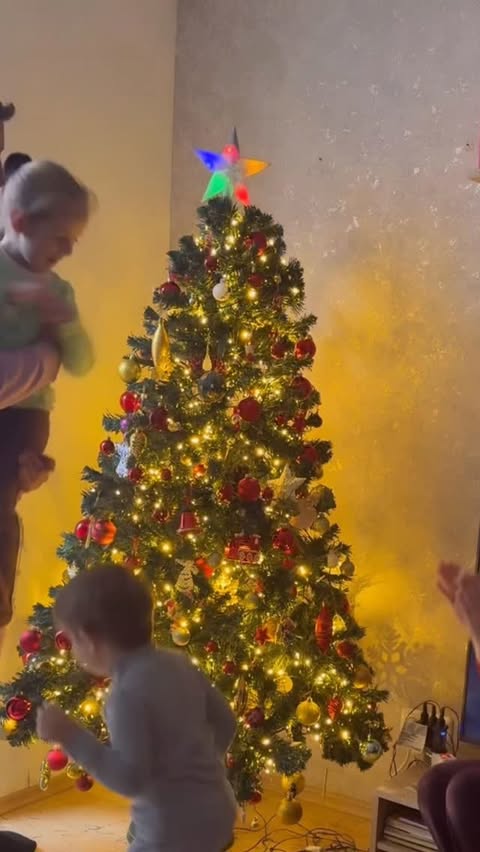 Instagram post by @erina_disha for Poster Store. Caption reads: [...] dream gallery wall with the help of....