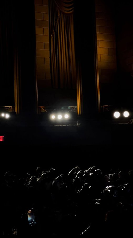 Instagram post by @yaasss_ari for JBW. Caption reads: NYFW Recap with @jbwwatches!
Wearing the Mink....