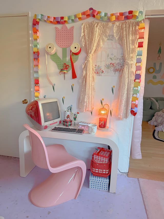 Instagram post by @samswhurld for HomeGoods. Caption reads: [...] under $25 ✂️ and I found everything at....