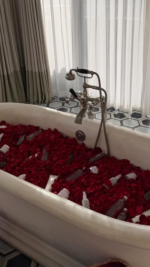 Instagram post by @katebartlett for Fresh. Caption reads: [...] routine 🌹 first impressions of the....