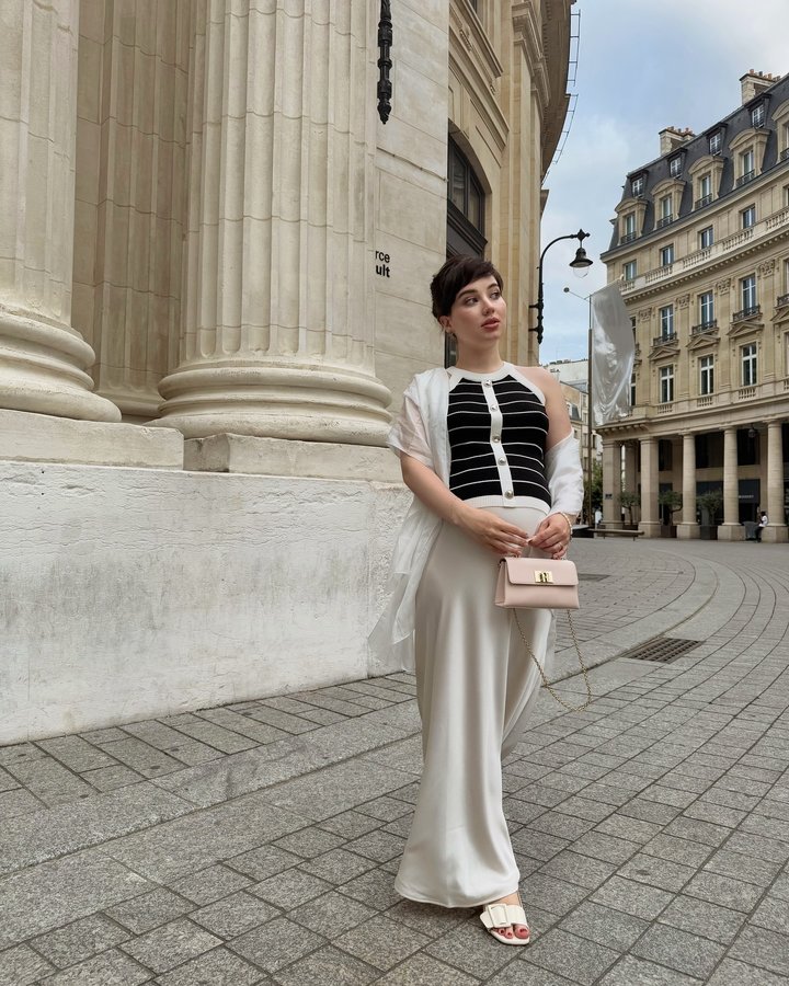 Instagram post by @li.ivanova for Spartoo. Caption reads: In my pregnancy mood in Paris 🤰🏻🤍
Love this top....