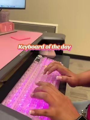 TikTok post by @biancattttt_ for Aula. Caption reads: [...] beautiful pink transparent keeb from @Aula....