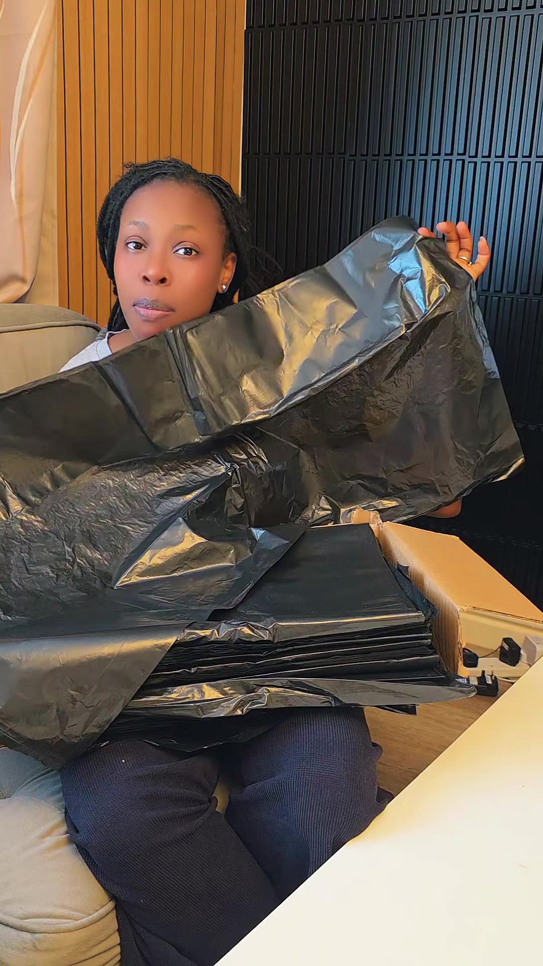 TikTok post by @i.amannie for Straame. Caption reads: @STRAAME #binbag #binbags #homeessentials [...].