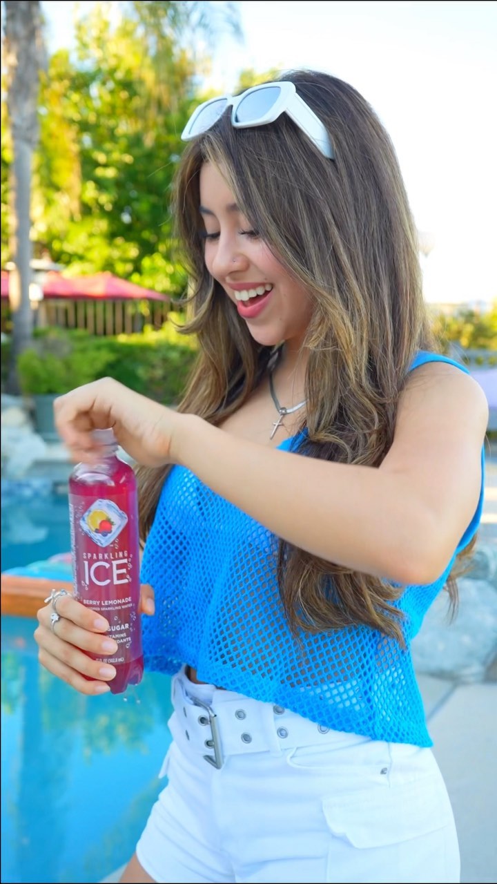 Instagram post by @isidora__villagra for Sparkling Ice. Caption reads: Wooo this @sparklingice Berry Lemonade flavor got....