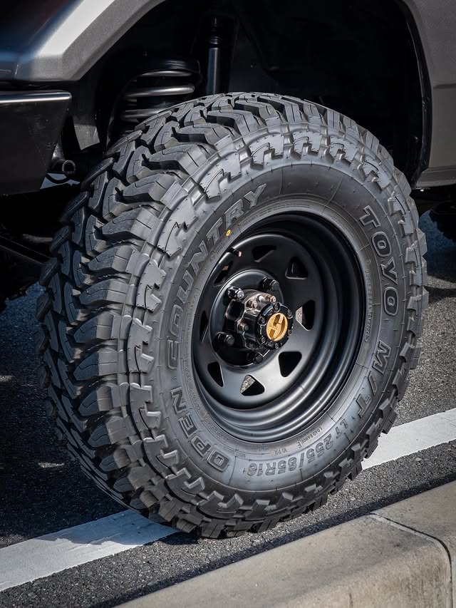Instagram post by @hzj_gori.maru for Toyo Tires. Caption reads: Toyo Tires is the best ☝️ @toyotires_japan [...].