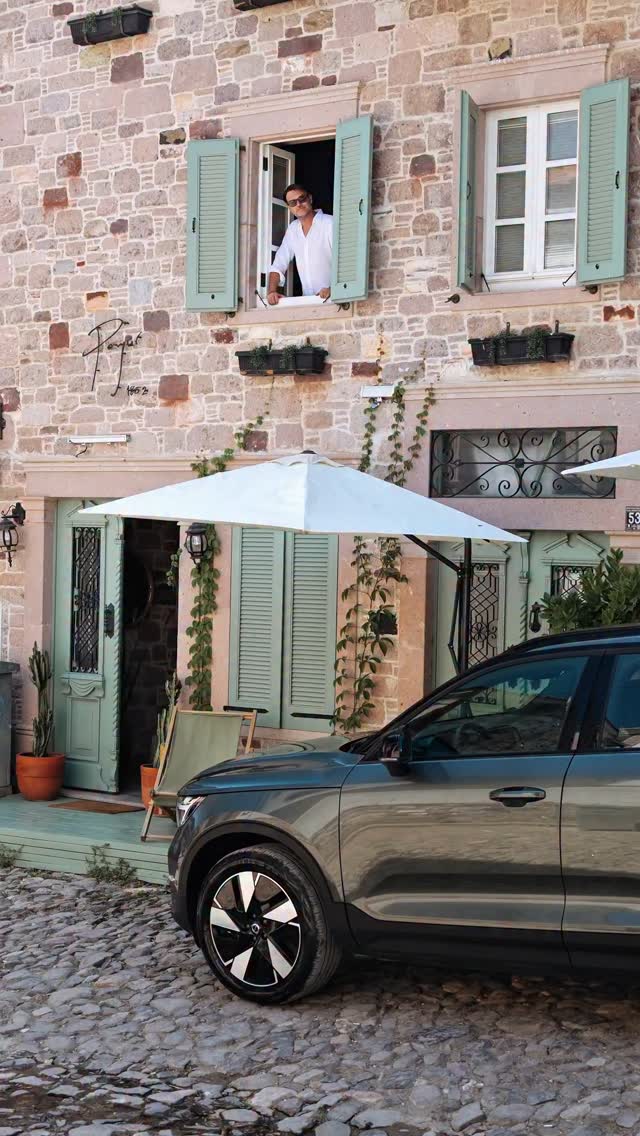 Instagram post by @admbrs for Volvo Cars. Caption reads: Cunda’da gün batımı izlenecek en güzel yer nerede?....