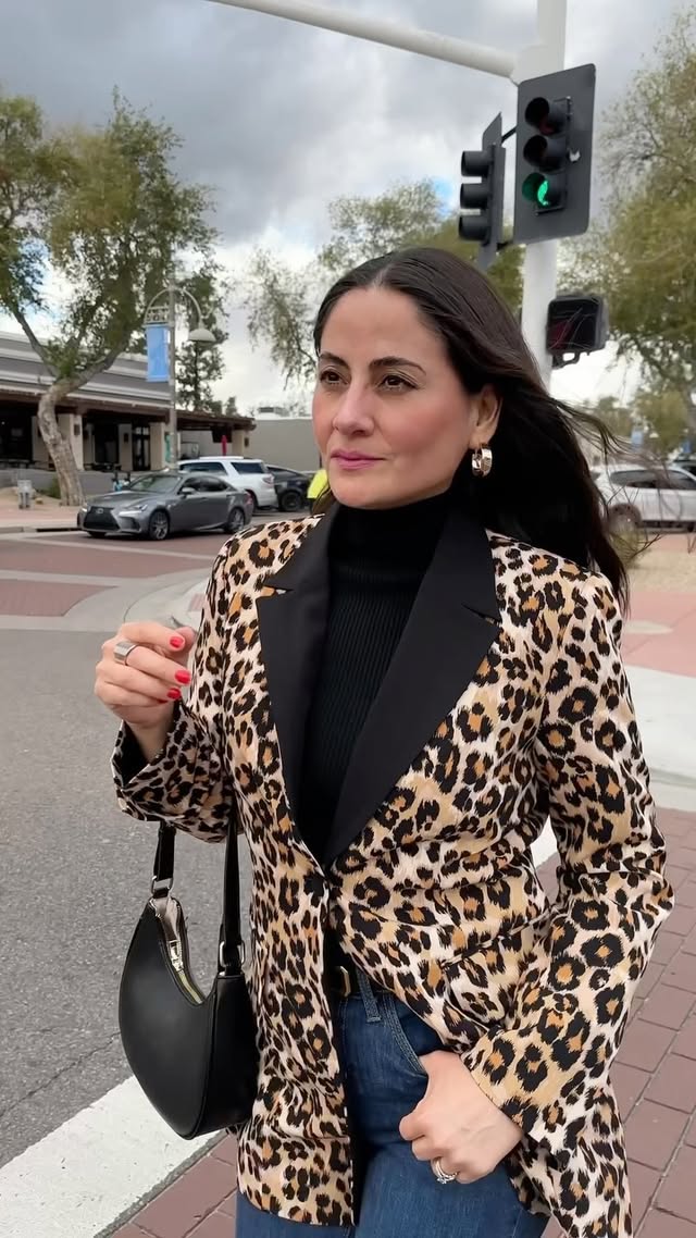 Instagram post by @milidime for New York & Company. Caption reads: Do you like this beautiful blazer and these....