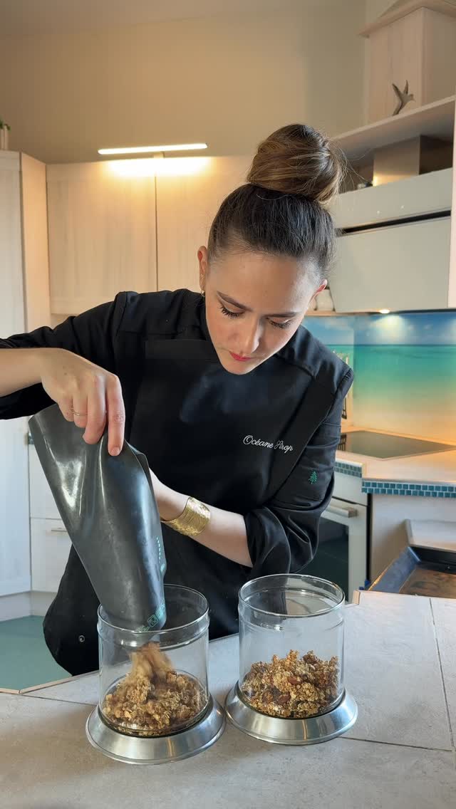 Instagram post by @oceane_sirop for Koro France. Caption reads: GRANOLA MAISON ✨😍

Ingrédients : 
* 250g avoine
*....