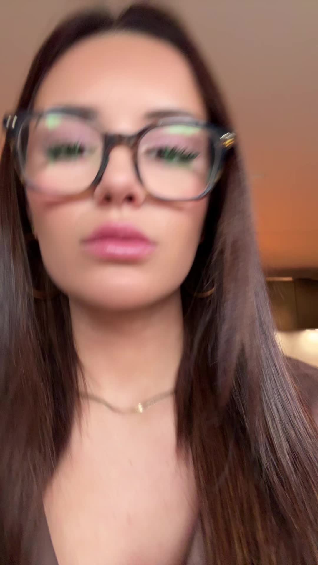 TikTok post by @sennastrausss for LOAVIES. Caption reads: Outfit @LOAVIES *gekregen.