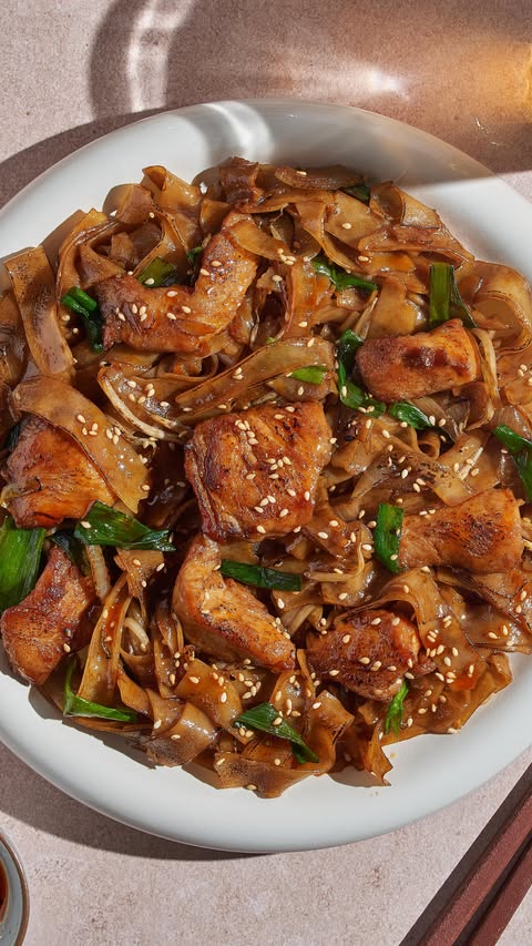 Instagram post by @erictriesit for Kikkoman. Caption reads: Easy chicken chow fun with @kikkoman_europe soy....