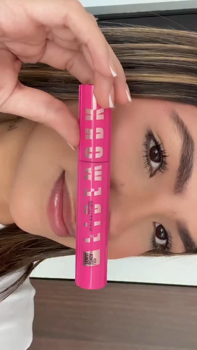 Instagram post by @gabygabyr_ for Maybelline. Caption reads: Estuve esperando tanto tiempo para que esta....