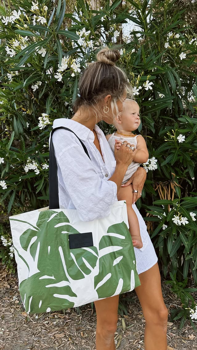 Instagram post by @taylornicolehayden for ALOHA Collection. Caption reads: [...] the beach with us with our favorite....