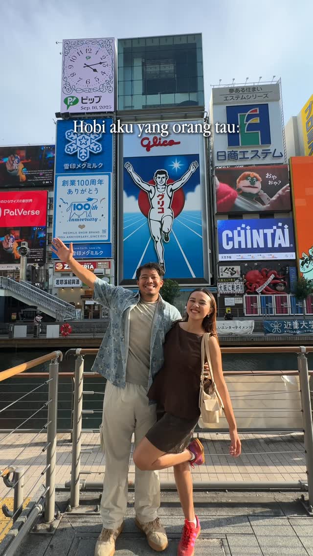 Instagram post by @gladysvctry for Tineco. Caption reads: Banyak yang kira aku cuma suka jalan-jalan,....