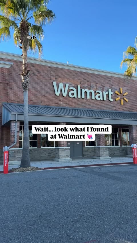 Instagram post by @thewalmartchick for Post-it. Caption reads: #ad Tiny notes, big love 💛 Grab @postit Love....