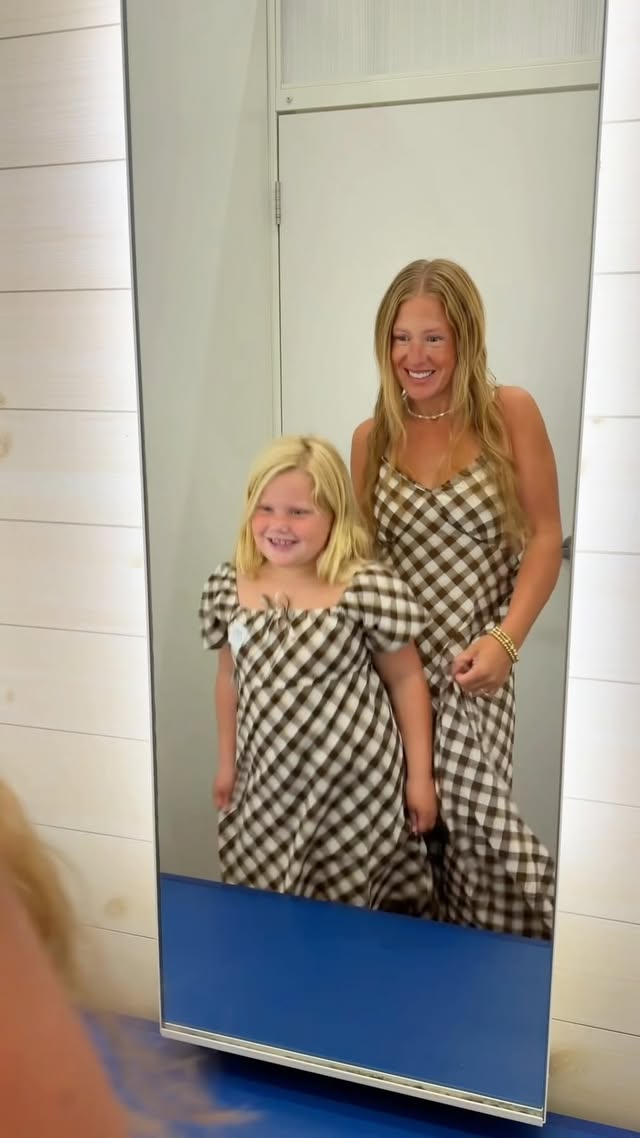 Instagram post by @lindsmaciel for Premium Outlets. Caption reads: [...] #familytraditions #staugustinepremiumoutlets....
