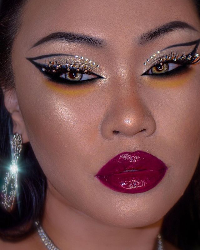 Instagram post by @al.af.skryabina for Maven Beauty. Caption reads: ᴠɪɴᴛᴀɢᴇ ᴠɪʙᴇ 

𝔼𝕐𝔼𝕊: @haticeschmidtlabs....