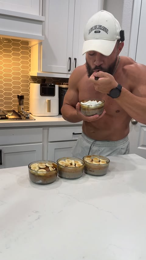 Instagram post by @ryanrubiotrains for Gorilla Mind. Caption reads: Chocolate Banana Protein Pancake Bowls ⬇️

1:1....