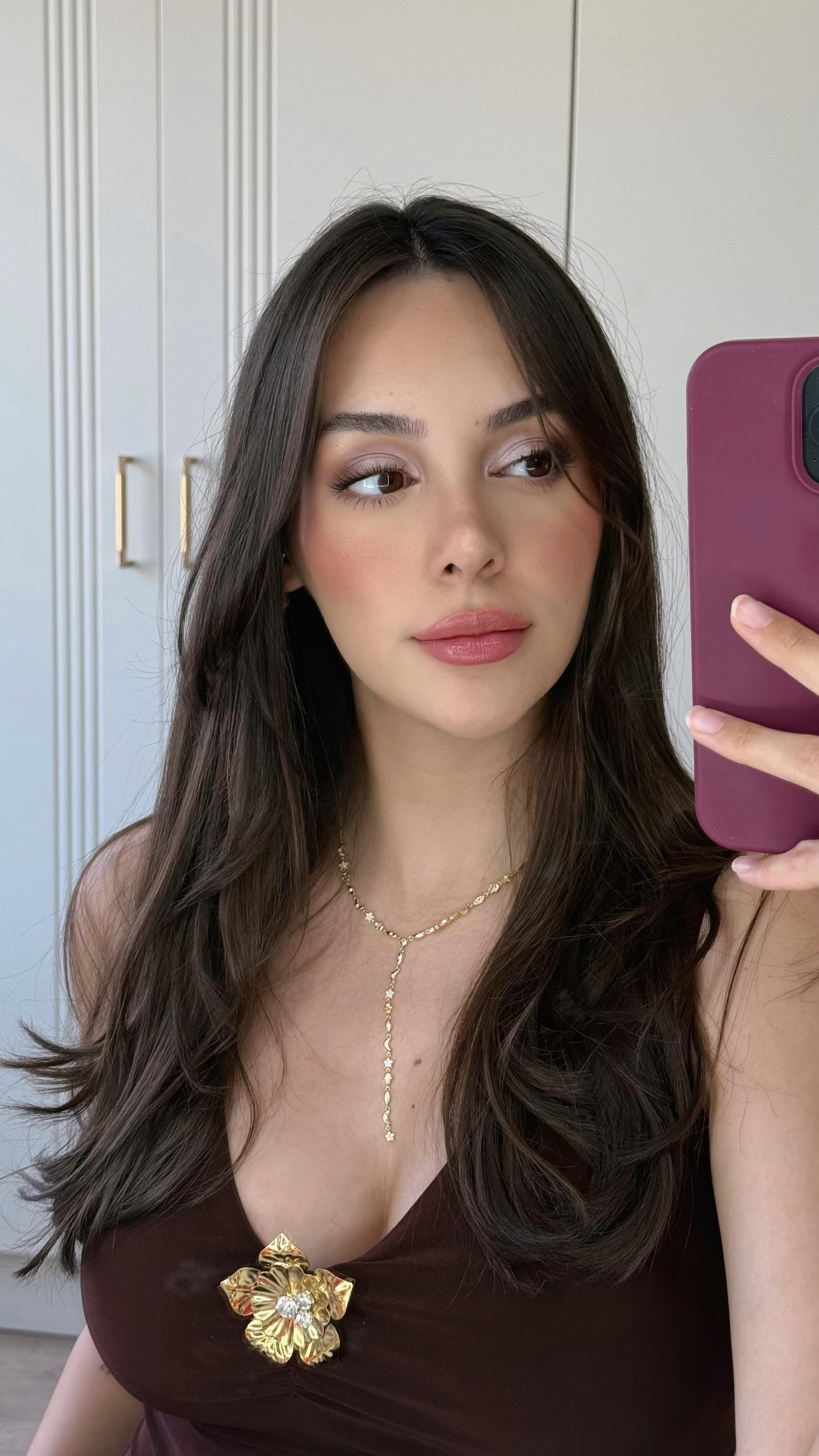 Instagram post by @zeynepberdibekk for Makeup Revolution. Caption reads: mezuniyet, özel gün makyajı💘

@goldenroseofficial....